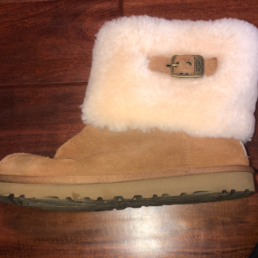 Uggs - image 1